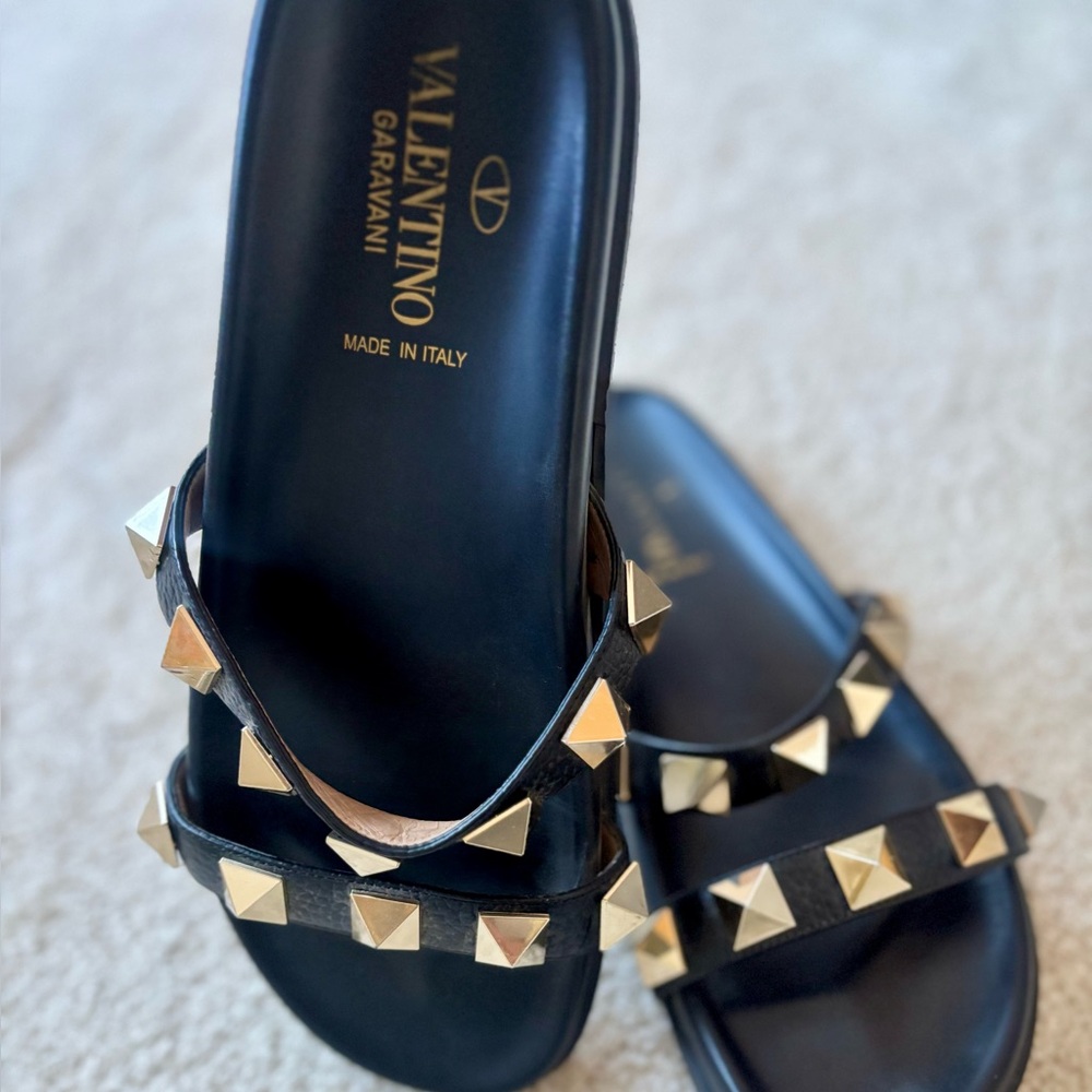 Gorgeous Valentino Stud Slides - Black/Gold Studs